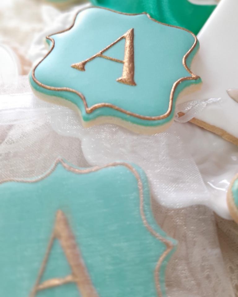 Golden Monogram Collection (24 biscotti)